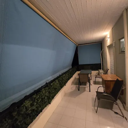 Апартаменты George's House 5' Walk To The Free Parking Лоутраки