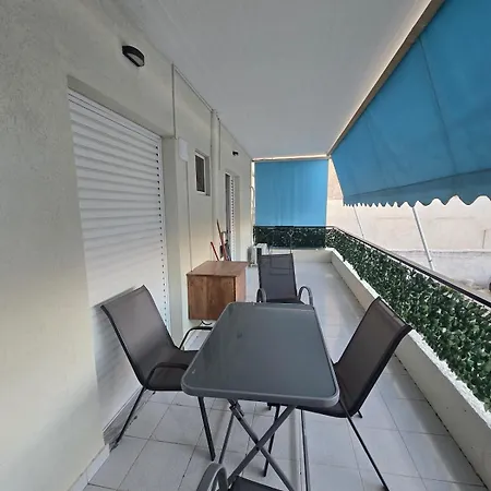 Апартаменты George's House 5' Walk To The Free Parking Лоутраки