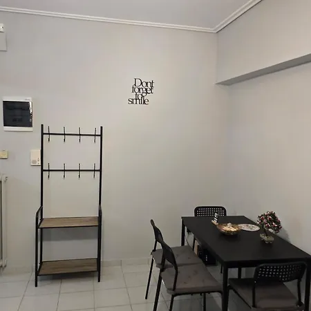 George's House 5' Walk To The Free Parking Апартаменты